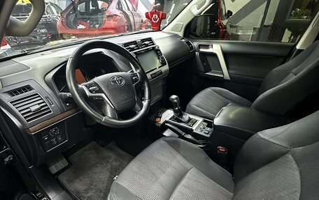 Toyota Land Cruiser Prado 150 рестайлинг 2, 2017 год, 5 250 000 рублей, 7 фотография