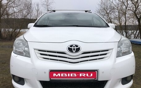Toyota Verso I, 2011 год, 1 170 000 рублей, 2 фотография