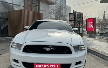 Ford Mustang VI рестайлинг, 2013 год, 2 000 000 рублей, 1 фотография