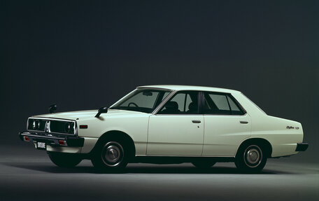 Nissan Skyline V36, 1981 год, 600 000 рублей, 1 фотография