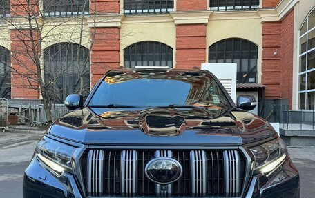 Toyota Land Cruiser Prado 150 рестайлинг 2, 2018 год, 5 800 000 рублей, 2 фотография