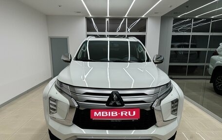 Mitsubishi Montero Sport, 2022 год, 5 950 000 рублей, 2 фотография