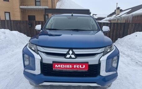 Mitsubishi L200 IV рестайлинг, 2021 год, 4 195 000 рублей, 2 фотография