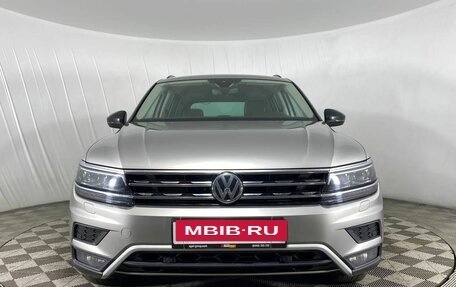 Volkswagen Tiguan II, 2019 год, 2 299 000 рублей, 2 фотография
