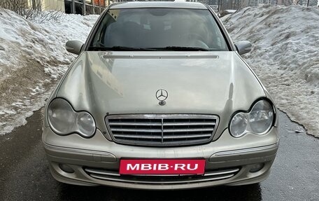 Mercedes-Benz C-Класс, 2006 год, 600 000 рублей, 1 фотография