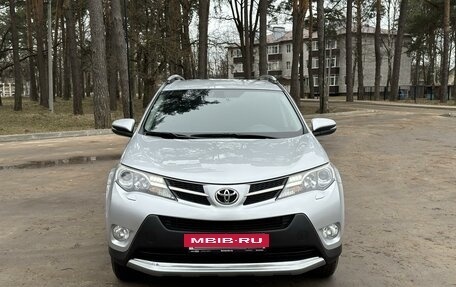 Toyota RAV4, 2015 год, 2 260 000 рублей, 2 фотография