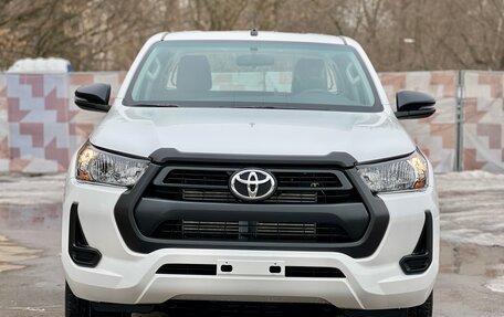 Toyota Hilux VIII, 2023 год, 5 399 999 рублей, 2 фотография
