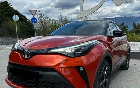 Toyota C-HR I рестайлинг, 2021 год, 3 250 000 рублей, 2 фотография