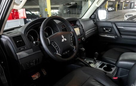 Mitsubishi Pajero IV, 2013 год, 2 379 000 рублей, 2 фотография