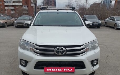 Toyota Hilux VIII, 2015 год, 2 870 000 рублей, 2 фотография