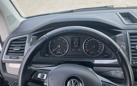 Volkswagen Multivan T6 рестайлинг, 2019 год, 4 500 000 рублей, 4 фотография