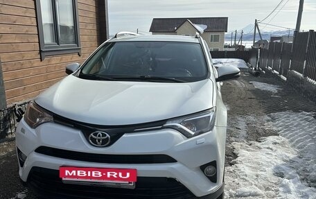 Toyota RAV4, 2017 год, 2 600 000 рублей, 2 фотография