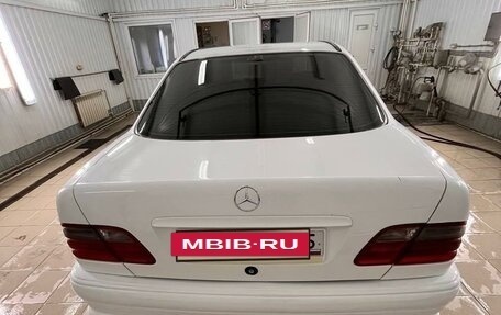 Mercedes-Benz E-Класс, 1995 год, 465 000 рублей, 3 фотография