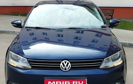 Volkswagen Jetta VI, 2013 год, 1 200 000 рублей, 2 фотография
