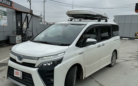 Toyota Voxy III, 2019 год, 2 600 000 рублей, 2 фотография