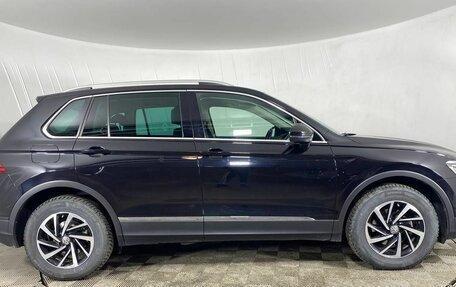 Volkswagen Tiguan II, 2018 год, 2 499 000 рублей, 4 фотография
