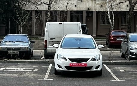 Opel Astra J, 2011 год, 1 200 000 рублей, 2 фотография