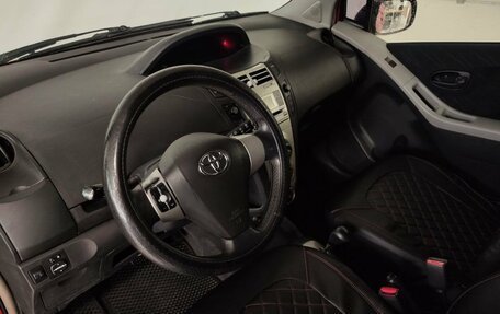 Toyota Yaris III рестайлинг, 2006 год, 679 900 рублей, 5 фотография