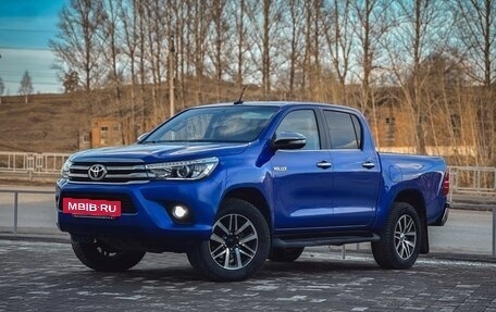 Toyota Hilux VIII, 2017 год, 2 972 000 рублей, 2 фотография