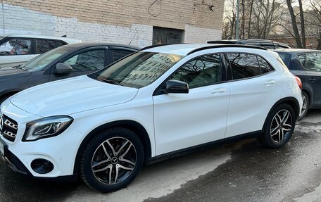 Mercedes-Benz GLA, 2019 год, 3 300 000 рублей, 2 фотография