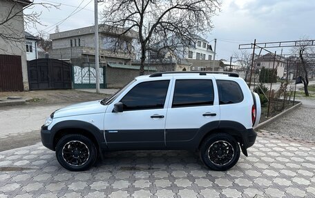 Chevrolet Niva I рестайлинг, 2018 год, 925 000 рублей, 2 фотография