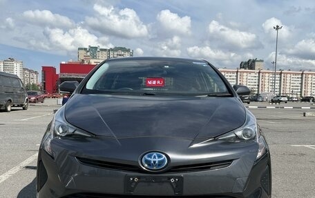Toyota Prius IV XW50, 2018 год, 1 860 000 рублей, 1 фотография