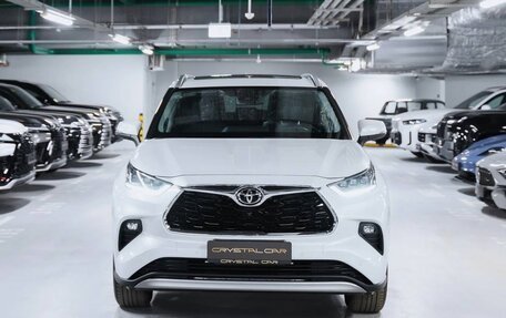 Toyota Highlander, 2023 год, 7 000 000 рублей, 5 фотография