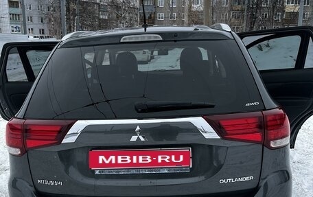 Mitsubishi Outlander III рестайлинг 3, 2015 год, 2 070 000 рублей, 9 фотография
