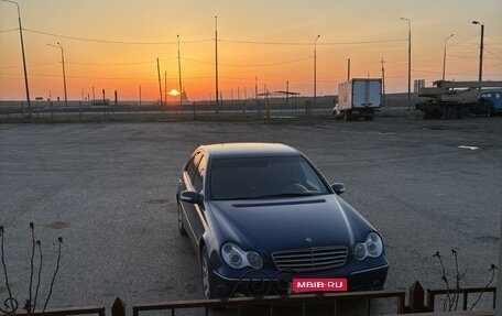 Mercedes-Benz C-Класс, 2005 год, 650 000 рублей, 1 фотография