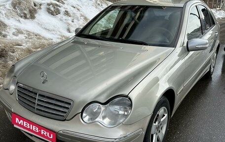 Mercedes-Benz C-Класс, 2006 год, 600 000 рублей, 2 фотография