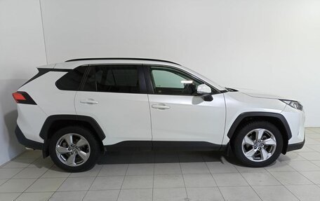 Toyota RAV4, 2020 год, 3 690 000 рублей, 8 фотография