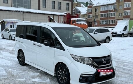 Honda Stepwgn IV, 2017 год, 2 260 000 рублей, 2 фотография