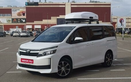 Toyota Voxy III, 2017 год, 2 995 000 рублей, 1 фотография