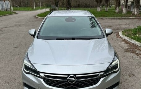 Opel Astra K, 2018 год, 1 600 000 рублей, 1 фотография