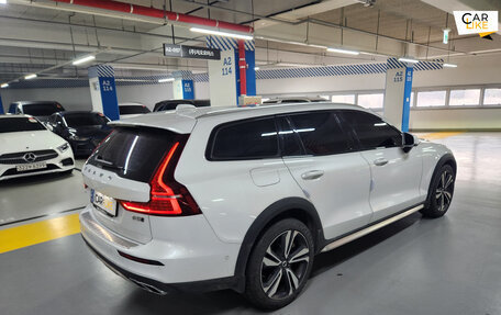 Volvo V60 II, 2021 год, 3 000 000 рублей, 4 фотография
