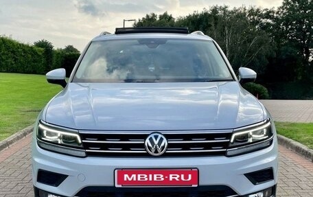 Volkswagen Tiguan II, 2018 год, 2 999 999 рублей, 1 фотография