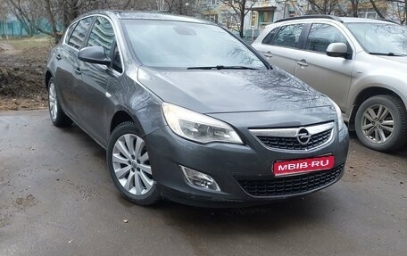 Opel Astra J, 2011 год, 618 000 рублей, 1 фотография