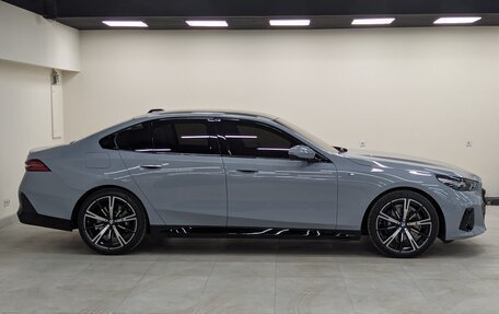BMW 5 серия, 2023 год, 10 900 000 рублей, 3 фотография