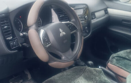 Mitsubishi Outlander III рестайлинг 3, 2013 год, 1 750 000 рублей, 2 фотография