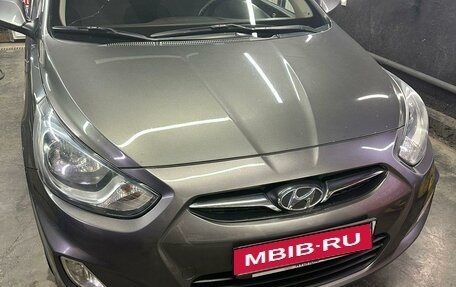 Hyundai Solaris II рестайлинг, 2013 год, 950 000 рублей, 1 фотография