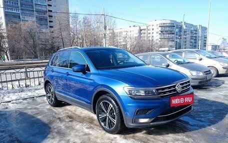 Volkswagen Tiguan II, 2018 год, 2 600 000 рублей, 3 фотография