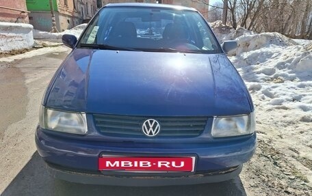 Volkswagen Polo III рестайлинг, 1999 год, 199 999 рублей, 1 фотография