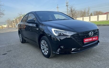 Hyundai Solaris II рестайлинг, 2021 год, 1 990 000 рублей, 1 фотография