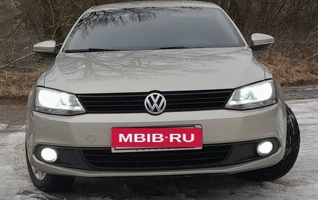 Volkswagen Jetta VI, 2012 год, 1 180 000 рублей, 2 фотография