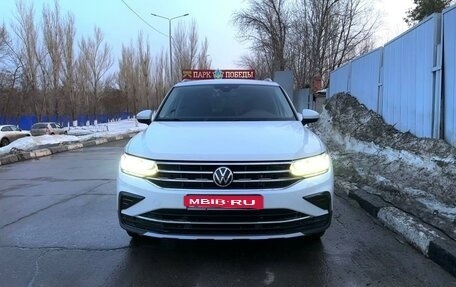 Volkswagen Tiguan II, 2021 год, 4 490 000 рублей, 2 фотография