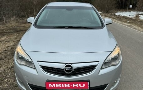 Opel Astra J, 2012 год, 790 000 рублей, 1 фотография