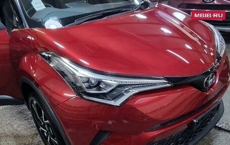 Toyota C-HR I рестайлинг, 2017 год, 2 150 000 рублей, 2 фотография
