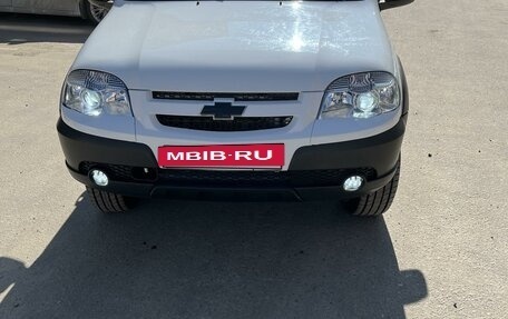 Chevrolet Niva I рестайлинг, 2018 год, 980 000 рублей, 2 фотография