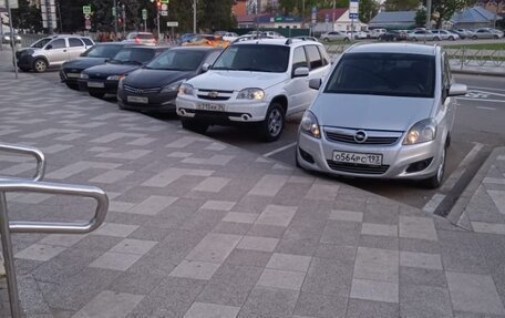 Opel Zafira B, 2013 год, 1 050 000 рублей, 2 фотография