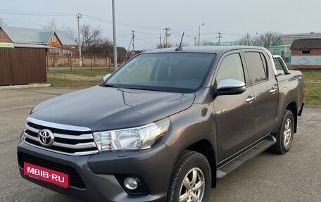 Toyota Hilux VIII, 2017 год, 2 900 000 рублей, 3 фотография
